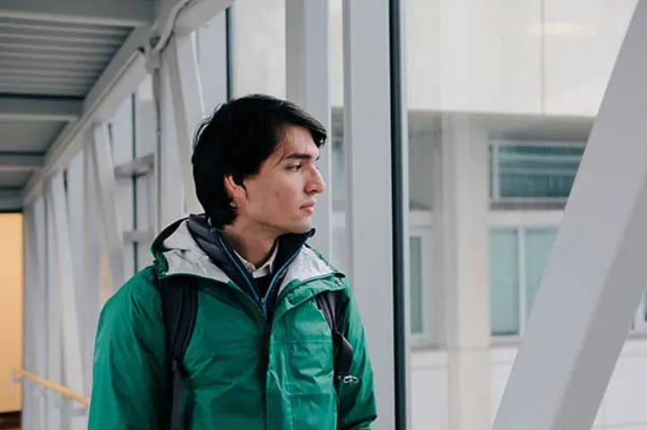 دانشجوی ایرانی از دشواری‌های ارتباط گرفتن با داخل ایران می‌گوید